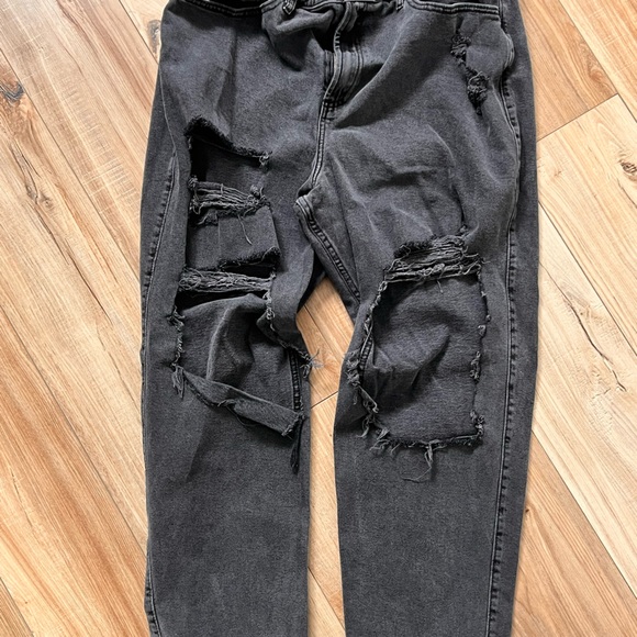 Hollister boyfriend ripped jeans - Picture 1 of 4